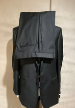 Load image into Gallery viewer, R P SUIT / MADE IN ITALY / SOLID CHARCOAL GREY / MEDIUM GREY / BLACK / LIGHT NAVY / SUPER 150’S / MODERN SLIM FIT