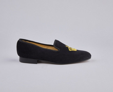 Load image into Gallery viewer, ENGLISH VELVET SHOES / BLACK VELVET WITH CREST / 7 DESIGNS / SIZE 6 TO 13