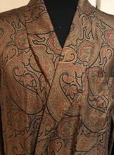 Load image into Gallery viewer, R P LUXURY SILK ROBE / MEDIUM - LARGE / HAND MADE IN ITALY / LIMITED EDITION PAISLEY DESIGN