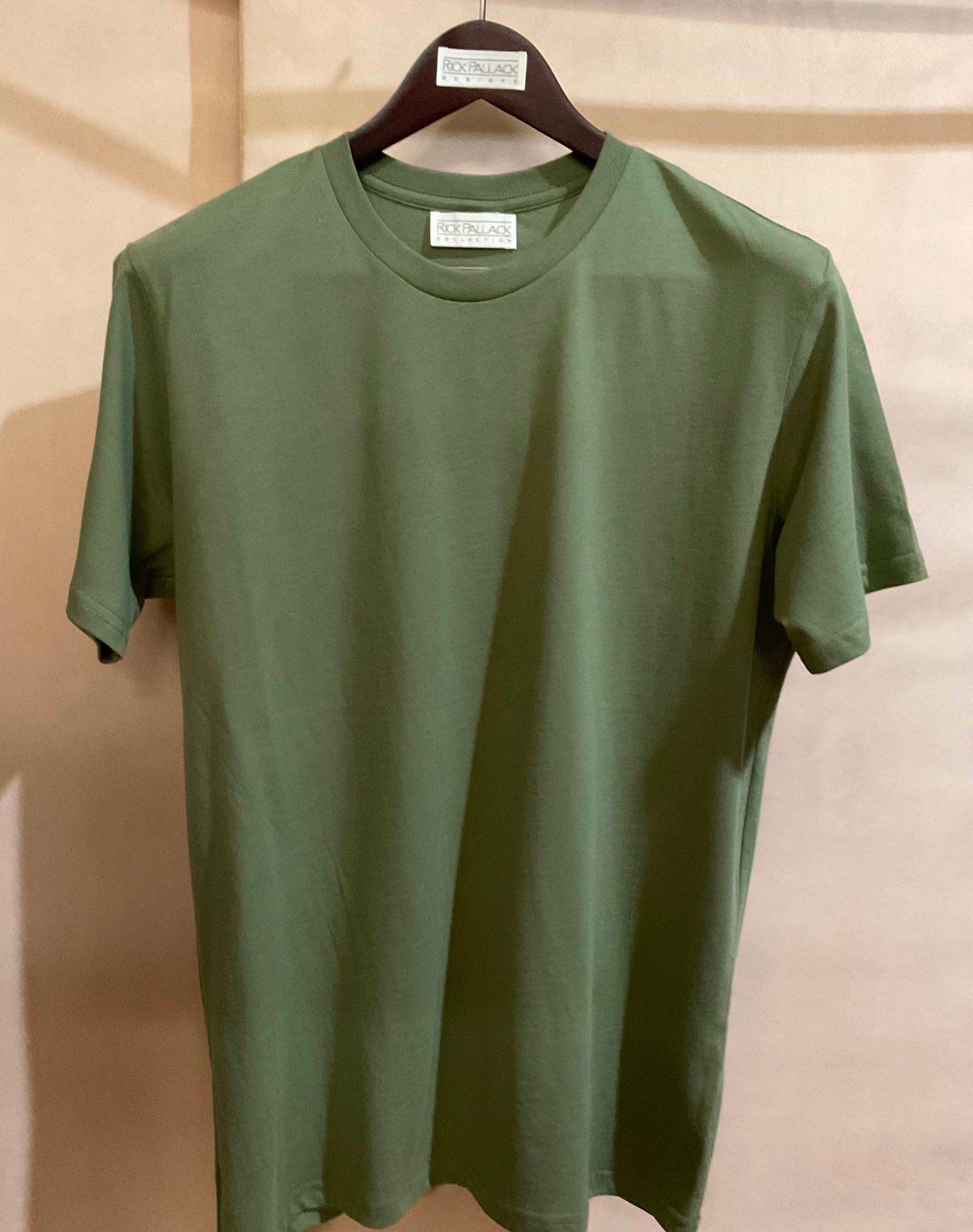 R P LUXURY T-SHIRT / CREW NECK / UNISEX / 100% COTTON / 14 CUSTOM COLORS / MADE IN CALIFORNIA / XS TO XXX-L