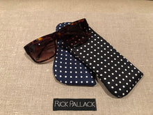 Load image into Gallery viewer, SILK CASE FOR EYEGLASSES AND SUNGLASSES / NAVY / HAND MADE WITH ITALIAN SILK
